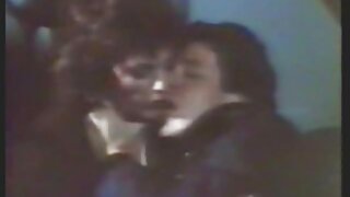 Գեղեցիկ շիկահեր դեռահաս Քիմբերլի Քիսը POV տեսահոլովակում խիտ ծծում է